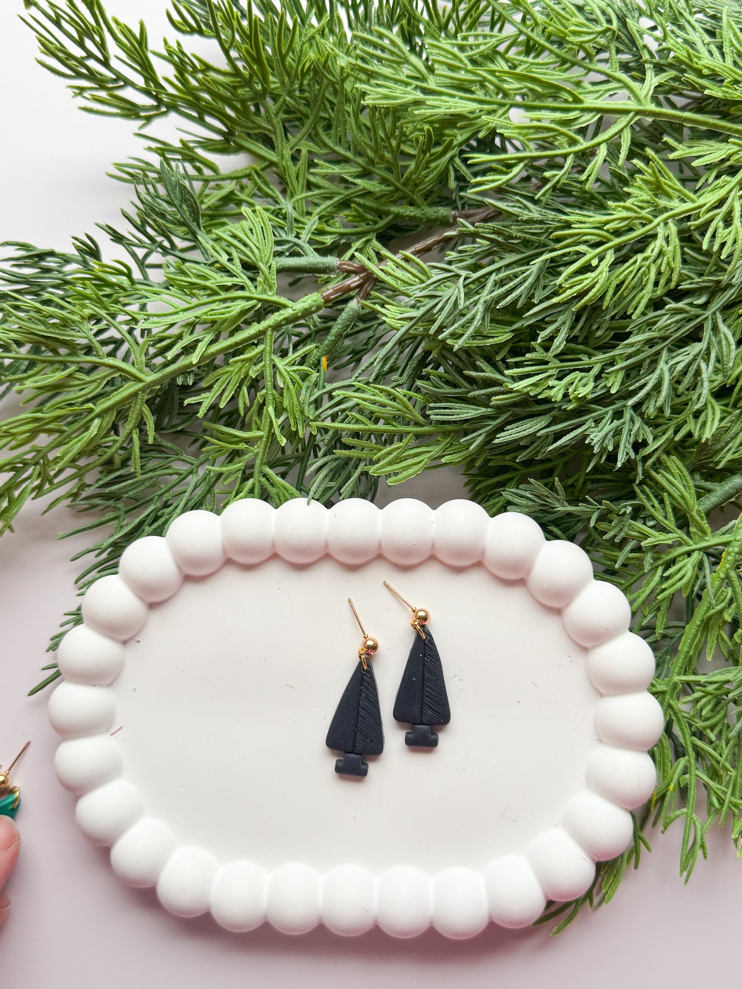 Modern Minimalist Tree Dangles