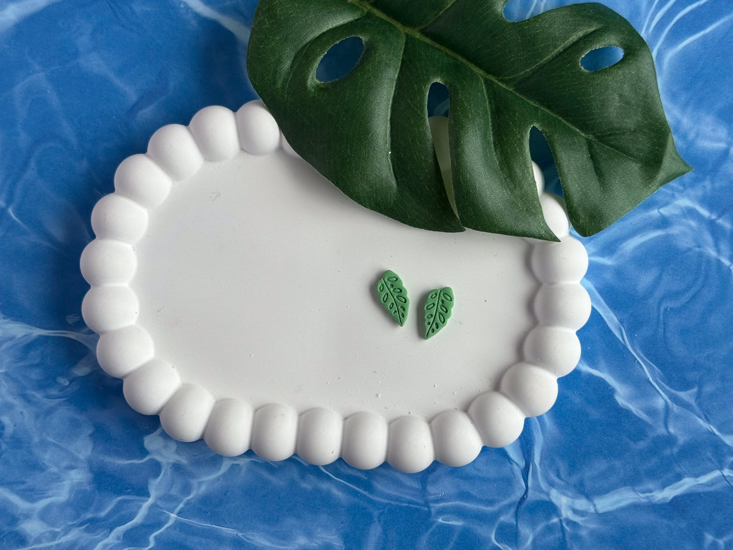 Small Long Leaf Studs
