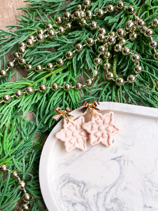 Champagne Frost Bow and Snowflake Dangles